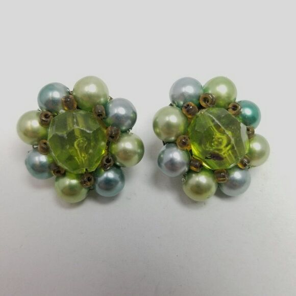 Vintage Green Cluster Clip On Earring, Beaded Retro Color 60s 70s Syle Japan - Picture 7 of 7